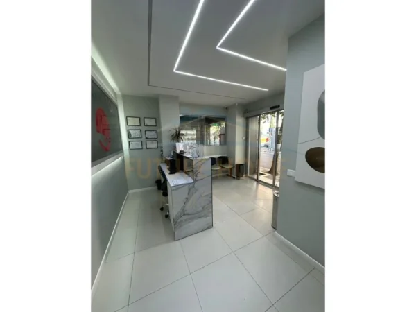 Tirane, shitet ambjent biznesi Kati 0, 185 m² 450.000 € 