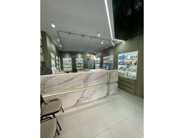 Tirane, shitet ambjent biznesi Kati 0, 185 m² 450.000 € 