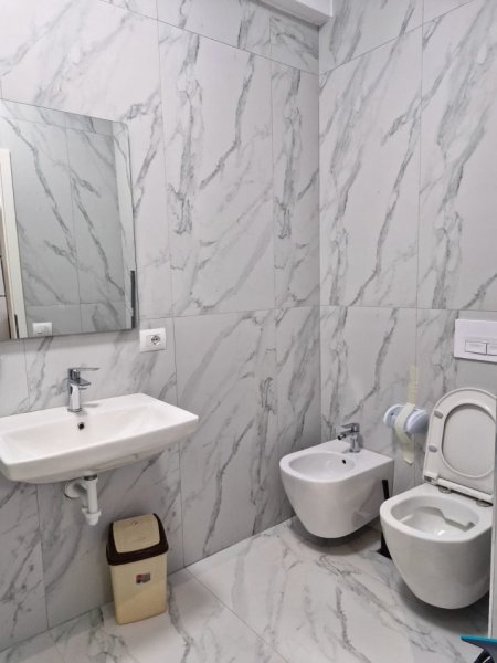 Tirane, jepet me qera apartament 1+1+Ballkon Kati 3, 49 m² 450 € 