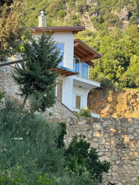 Tirane, shitet Vile 3 Katshe , 228 m² 600.000 € (Surrel)