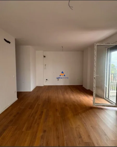 Tirane, jepet me qera zyre Kati 6, 100 m² 600 € (NDODHET PRANE TRIO TOWERS,DON BOSKO)