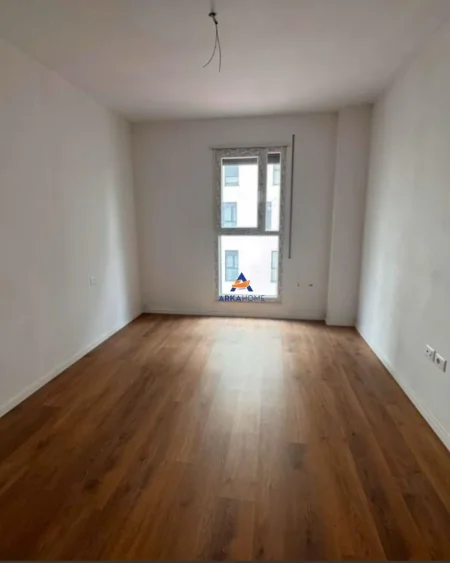 Tirane, jepet me qera zyre Kati 6, 100 m² 600 € (NDODHET PRANE TRIO TOWERS,DON BOSKO)