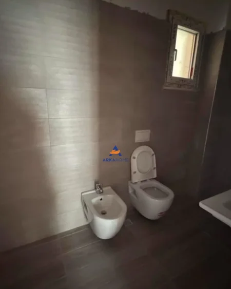 Tirane, jepet me qera zyre Kati 6, 100 m² 600 € (NDODHET PRANE TRIO TOWERS,DON BOSKO)