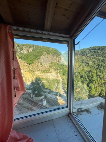 Tirane, shitet Vile 3 Katshe , 228 m² 600.000 € (Surrel)