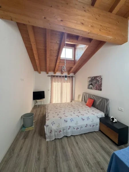 Tirane, shitet Vile 3 Katshe , 228 m² 600.000 € (Surrel)