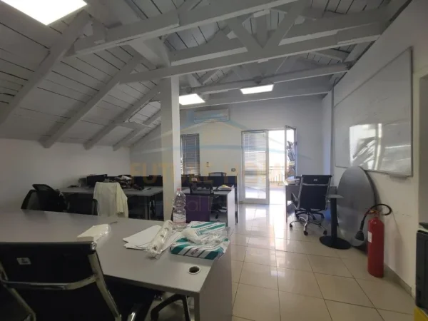 Tirane, jepet me qera ambjent biznesi Kati 4, 97 m² 1.500 € 
