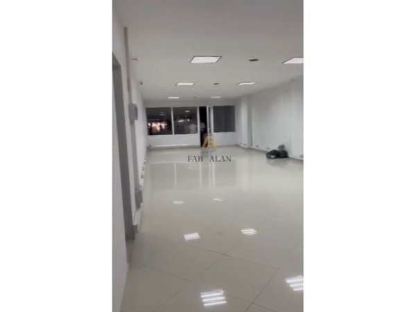 Tirane, jepet me qera ambjent biznesi Kati 2, 160 m² 2.000 € (Astir)