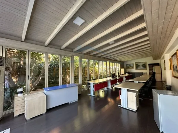 Tirane, shitet ambjent biznesi Kati 0, 216 m² 550.000 € 