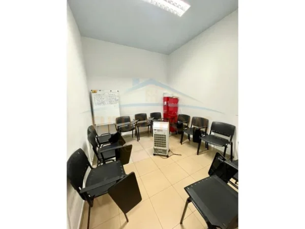 Tirane, shitet ambjent biznesi Kati 0, 216 m² 550.000 € 