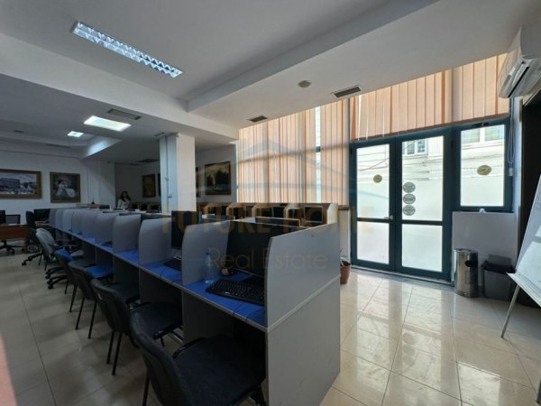 Tirane, shitet ambjent biznesi Kati 0, 216 m² 550.000 € 