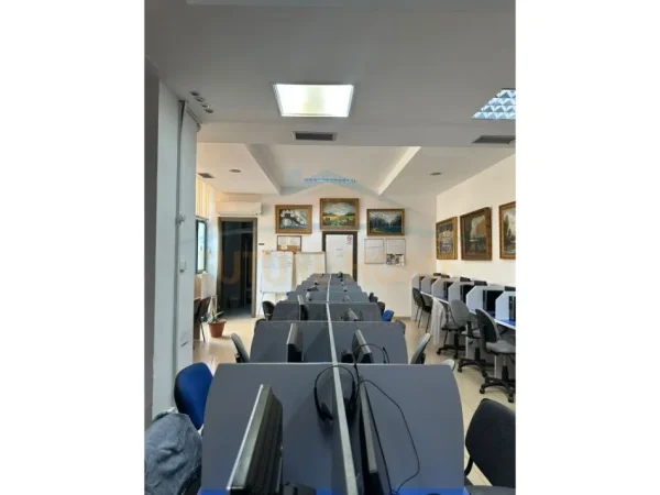 Tirane, shitet ambjent biznesi Kati 0, 216 m² 550.000 € 