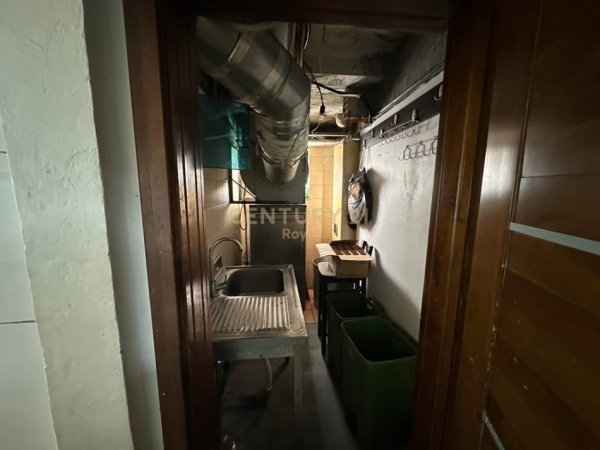 Tirane, jepet me qera bar-resorant Kati 0, 160 m² 2.200 € (Prane Zogut te Zi)