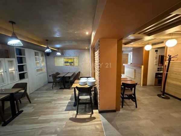 Tirane, jepet me qera bar-resorant Kati 0, 160 m² 2.200 € (Prane Zogut te Zi)