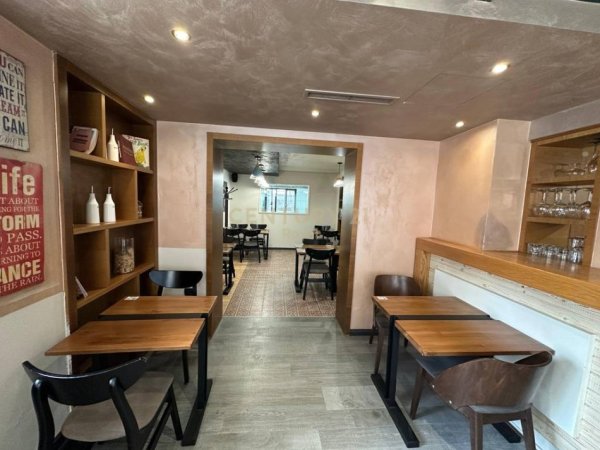 Tirane, jepet me qera bar-resorant Kati 0, 160 m² 2.200 € (Prane Zogut te Zi)