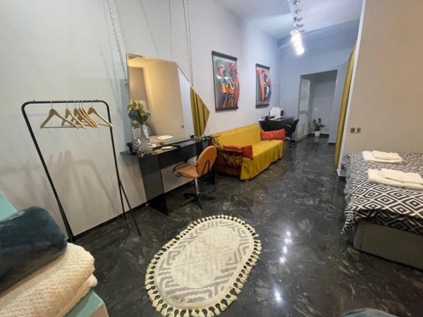 Jepet me Qera Apartament 1+1 Tek 9-Katëshet ne Qendër, Kati 2, 75 m² 650 €URO