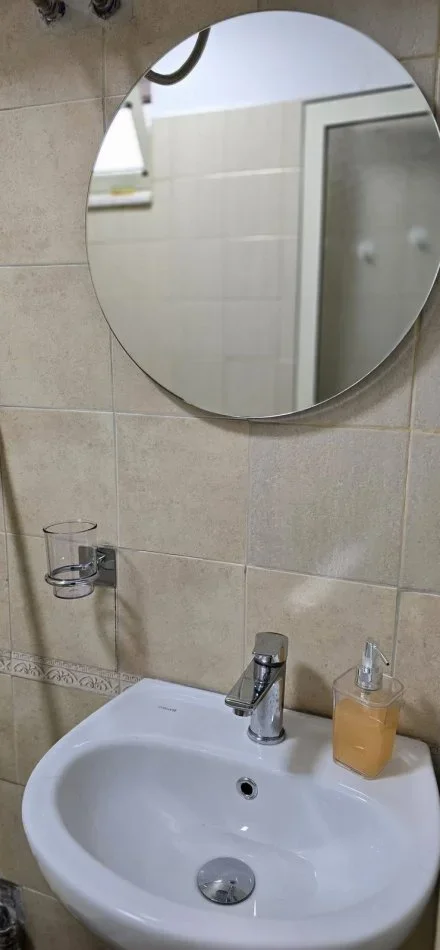 Jepet me Qera Apartament 1+1 Tek 9-Katëshet ne Qendër, Kati 2, 75 m² 650 €URO