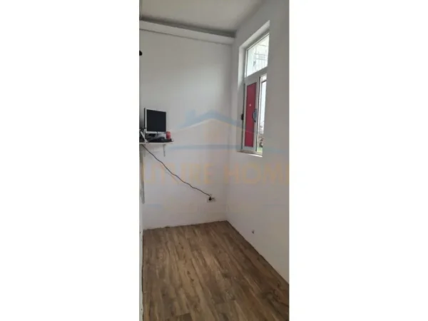 Tirane, shitet ambjent biznesi Kati 0, 55 m² 270.000 € (RRUGA ASIM VOKSHI)