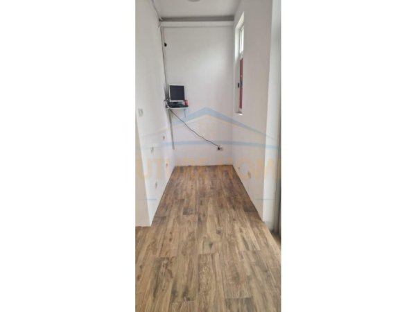 Tirane, shitet ambjent biznesi Kati 0, 55 m² 270.000 € (RRUGA ASIM VOKSHI)