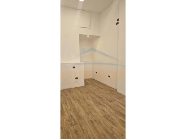 Tirane, shitet ambjent biznesi Kati 0, 55 m² 270.000 € (RRUGA ASIM VOKSHI)
