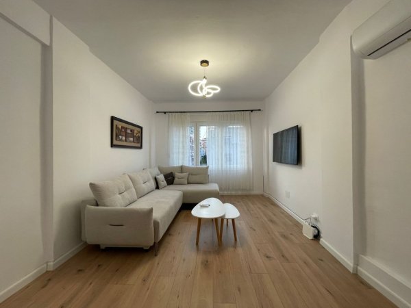 Tirane, jepet me qera apartament 1+1 Kati 4, 70 m² 800 € (Bllok, prapa Fakultetit te Drejtesise)