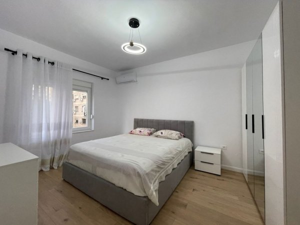 Tirane, jepet me qera apartament 1+1 Kati 4, 70 m² 800 € (Bllok, prapa Fakultetit te Drejtesise)