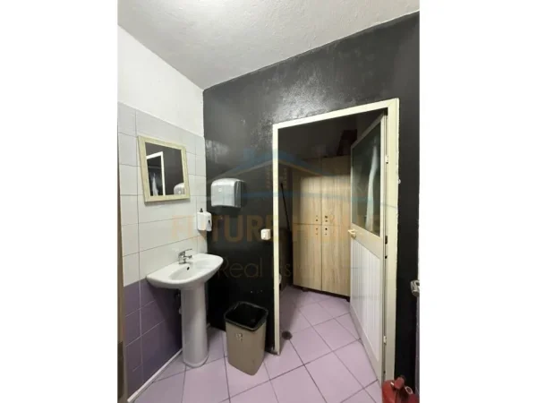 Tirane, shitet ambjent biznesi Kati 0, 47 m² 145.000 € 