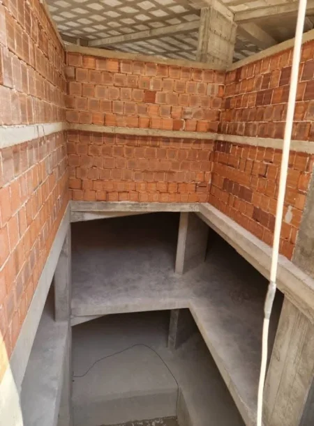 Tirane, shitet apartament 2+1+Ballkon Kati 1, 100 m² 