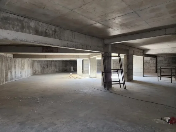 Tirane, shitet apartament 2+1+Ballkon Kati 1, 100 m² 