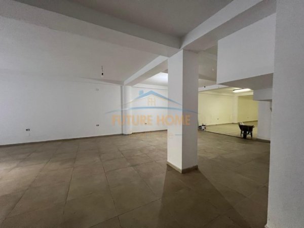 Tirane, jepet me qera ambjent biznesi Kati -1, 284 m² 1.000 € (RRUGA DRITAN HOXHA)