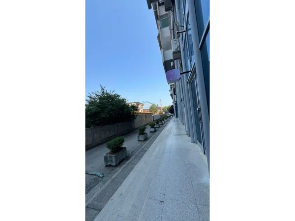 Tirane, jepet me qera ambjent biznesi Kati 0, 42 m² 400 € (RRUGA DRITAN HOXHA)