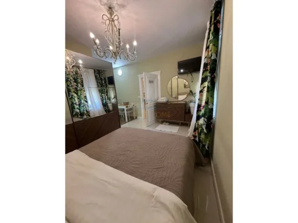 Tirane, shitet apartament 4+1 Kati 1, 192 m² (Bllok)