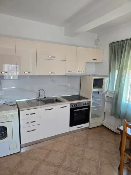 Tirane, jepet me qera garsonier  Kati 8, 41 m² 400 € (Bulevardi i Ri)