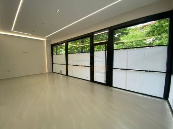Tirane, shitet ambjent biznesi Kati 0, 105 m² 620.000 € 