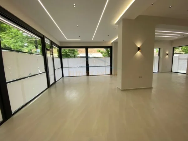 Tirane, shitet ambjent biznesi Kati 0, 105 m² 620.000 € 