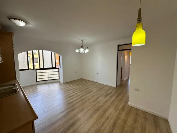 Tirane, shitet apartament 2+1 Kati 5, 165.000 € 