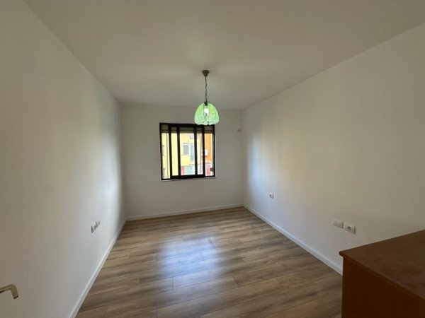 Tirane, shitet apartament 2+1 Kati 5, 165.000 € 