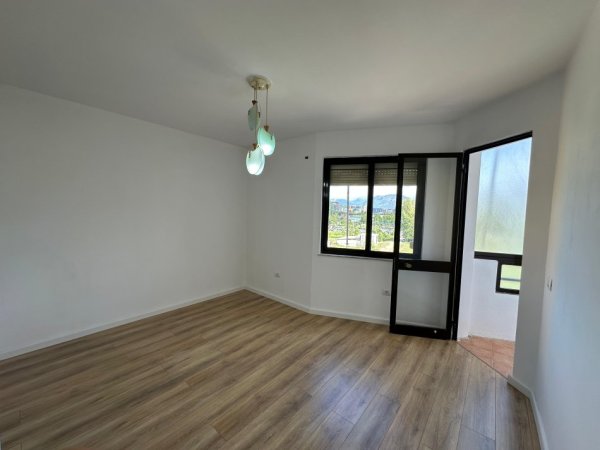 Tirane, shitet apartament 2+1 Kati 5, 165.000 € 