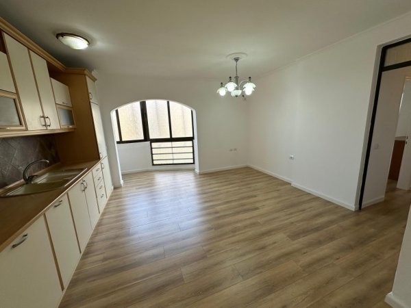 Tirane, shitet apartament 2+1 Kati 5, 165.000 € 