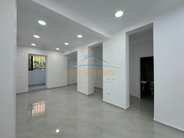 Tirane, shitet ambjent biznesi Kati 0, 64 m² 600.000 € (21 DHJETORI)