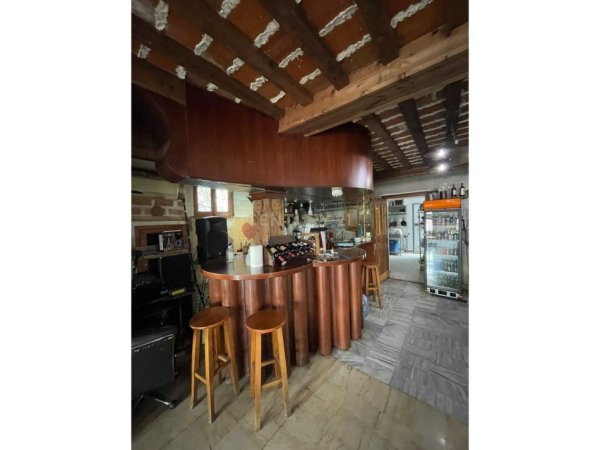 Tirane, jepet me qera bar-resorant Kati 0, 320 m² 2.500 € (RRETH-RROTULLIMI I SHKOZES!)