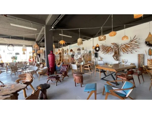 Tirane, shitet ambjent biznesi , 1.870 m² 2.500.000 € 