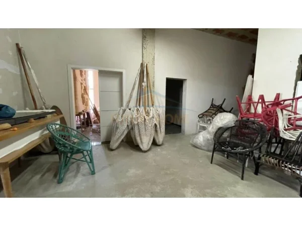 Tirane, shitet ambjent biznesi , 1.870 m² 2.500.000 € 