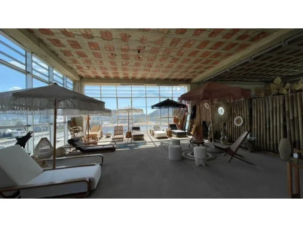 Tirane, shitet ambjent biznesi , 1.870 m² 2.500.000 € 