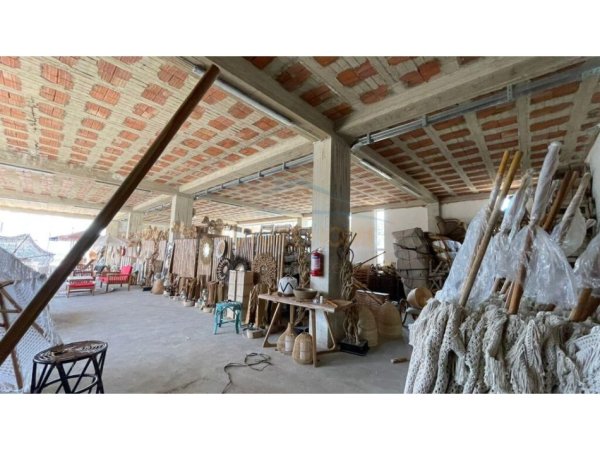 Tirane, shitet ambjent biznesi , 1.870 m² 2.500.000 € 