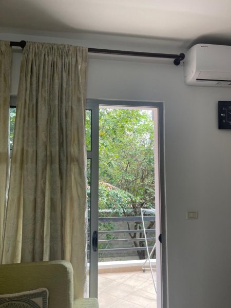 Tirane, jepet me qera apartament 2+1+2+2 SHKOLLA E KUQE,Kati 2, 102 m² 60.000 Leke