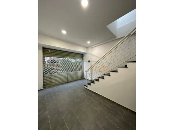 Tirane, shitet ambjent biznesi Kati 0, 28 m² 120.000 € 