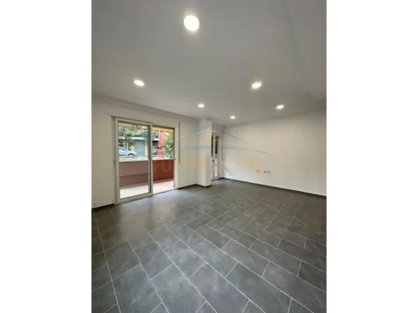 Tirane, shitet ambjent biznesi Kati 0, 28 m² 120.000 € 