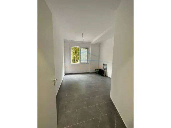 Tirane, shitet ambjent biznesi Kati 0, 28 m² 120.000 € 