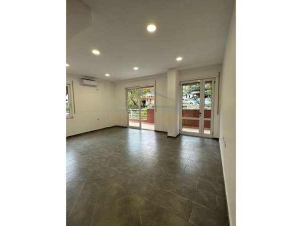 Tirane, shitet ambjent biznesi Kati 0, 28 m² 120.000 € 