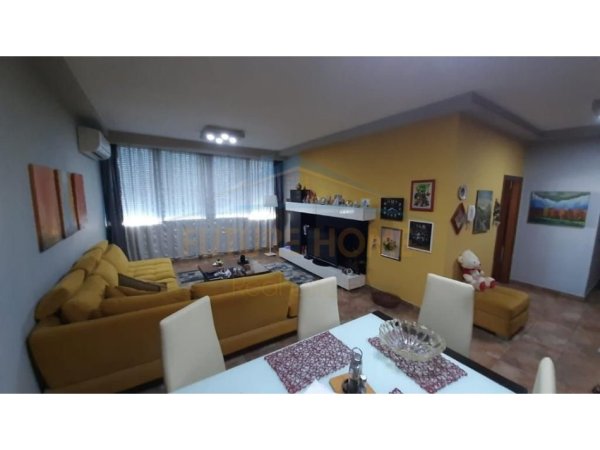 Shitet, Apartament 3+1+2, Rruga e Dibrës, Tiranë